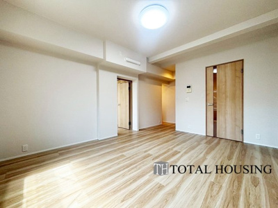 【居間・リビング】 | 南24条シティハウス | ご家族みんなで長い時間を過ごすリビングは一番居心地のいいものであって欲しいですね。開放感のある広々リビングに光と風を呼び込みます。収納も多く快適な住空間を実現します。