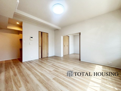 【居間・リビング】 | 南24条シティハウス | 家族みんなが爽やかに健やかに過ごせるように、溢れる光をたっぷり取り込んだリビングダイニング。集いの場、憩いの場としての快適性を求めたやすらぎの空間です。