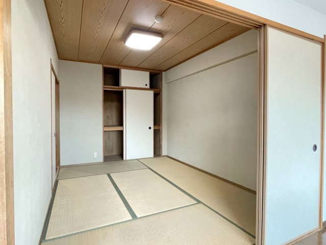 サーパス新南陽の和室