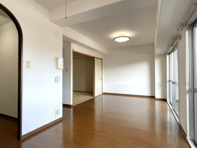 サーパス新南陽の居間・リビング