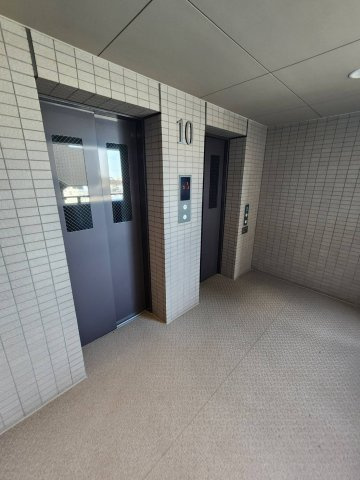 コスモシティ鳩ヶ谷駅前のその他共用部分|エレベーターは全体で３基あります