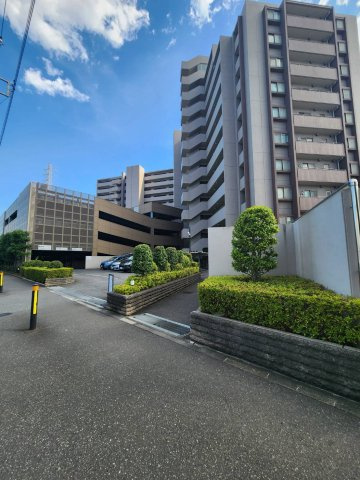 コスモシティ鳩ヶ谷駅前の外観|埼玉高速鉄道「鳩ヶ谷駅」から徒歩3分　隣りはスーパーサミットです