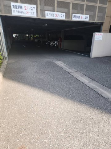 コスモシティ鳩ヶ谷駅前の駐車場|駐車場入口です