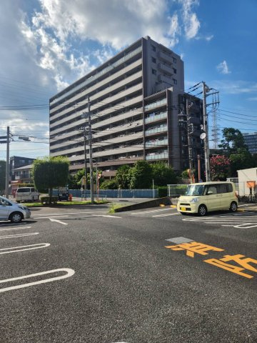 コスモシティ鳩ヶ谷駅前の外観|10階南向き部分で眺望日当たり良好です。鳩ヶ谷駅から徒歩3分。お隣りはスーパーサミットですのでとても便利です。