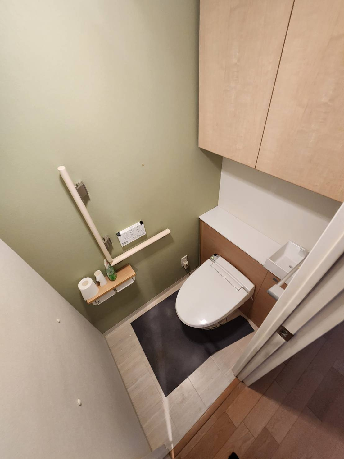 コスモシティ鳩ヶ谷駅前のトイレ|３年前に温水暖房便座付トイレ交換、クロス・床貼替