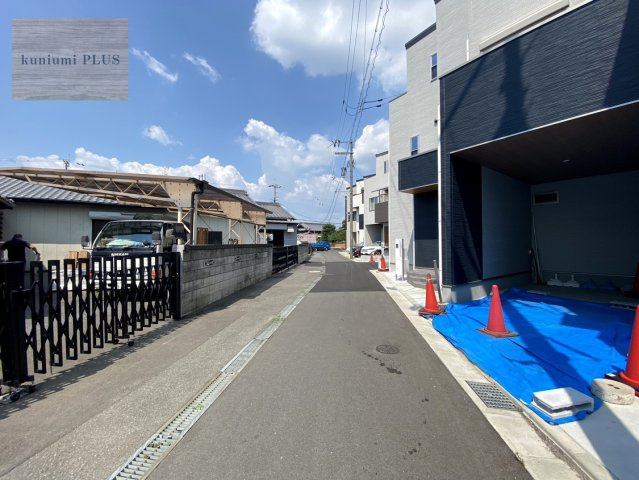 大東市諸福1丁目(2号地)の前面道路含む現地写真