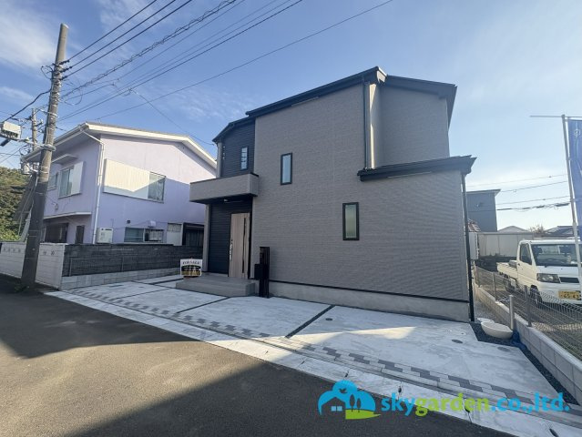 大磯町生沢3期　新築戸建　全1棟1号棟の前面道路含む現地写真