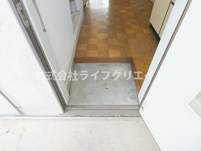 フォレストナノ日野の玄関