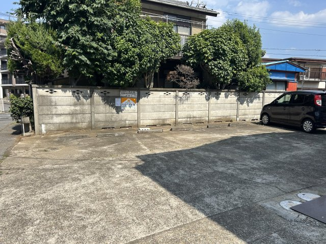 千葉市稲毛区小中台町のアパートの駐車場