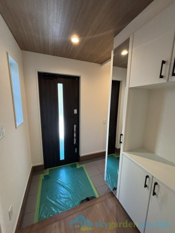 二宮町山西2期　新築戸建　全1棟1号棟の玄関