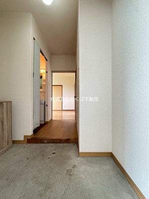 【玄関】 | ルージュ1 | 収納もある玄関です