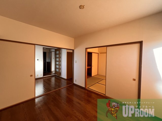 エレガントパレス守山の居間・リビング