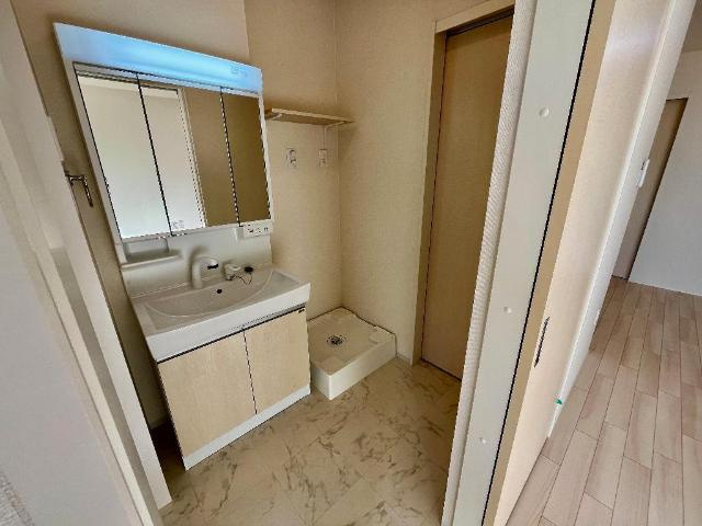 鶴ヶ島市富士見４丁目新築工事Ｂの洗面所|洗面（イメージ）