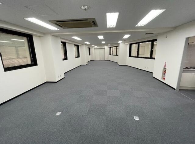 駿河台スカイビルの洋室