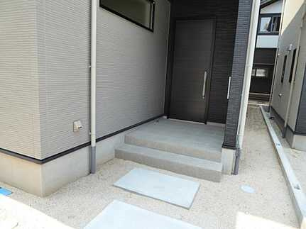 広島市安佐北区可部東１丁目　新築一戸建て(全4棟)の玄関