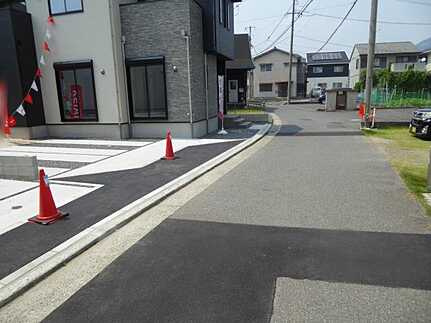 広島市安佐北区可部東１丁目　新築一戸建て(全4棟)の前面道路含む現地写真