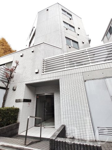 ブライズ新宿中井の外観|オシャレな外観・バルコニー部分は強化ガラスです。