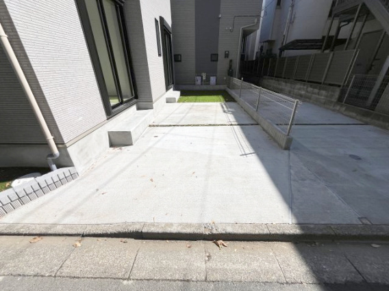 祝：成約済み　八王子市　北野町　新築戸建て　６期の駐車場|～仲介手数料無料☆八王子ひなた不動産～　八王子市北野町　新築戸建て