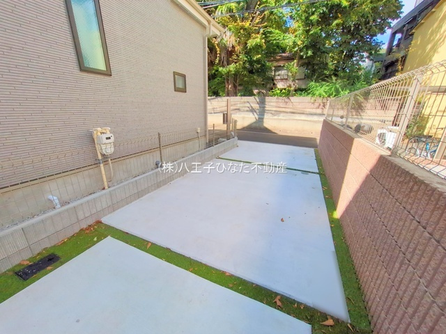 祝：成約済み　八王子市　北野町　新築戸建て　６期の駐車場|～仲介手数料無料☆八王子ひなた不動産～　八王子市北野町　新築戸建て