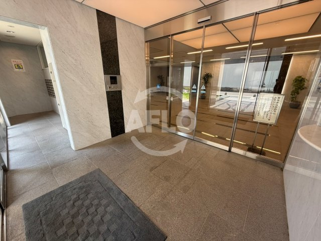 夕陽丘イクス　五条小学校のエントランス|夕陽丘イクス　エントランス