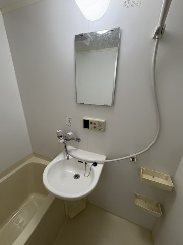 メゾン・ド・ヴィレ　須磨潮見坂の洗面所|脱衣スペースもあります