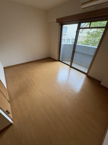 メゾン・ド・ヴィレ　須磨潮見坂の居間・リビング|ゆったりとしたリビングです