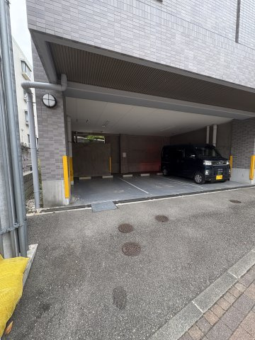 メゾン・ド・ヴィレ　須磨潮見坂の駐車場|カースペースがあります