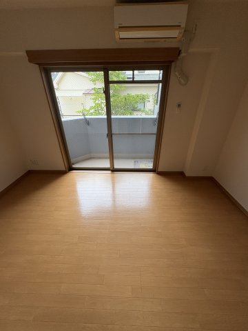 メゾン・ド・ヴィレ　須磨潮見坂の寝室|開放的な寝室です