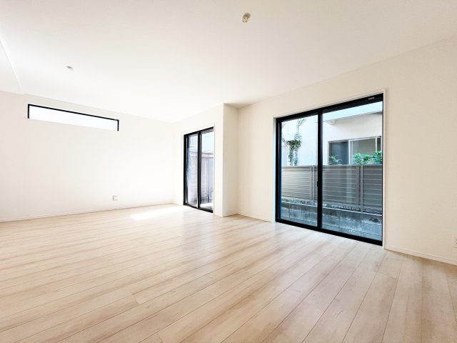 『八王子市新築戸建て』八王子市北野町547-11【仲介手数料無料】　６期の居間・リビング|～仲介手数料無料☆八王子ひなた不動産～　八王子市北野町　新築戸建て