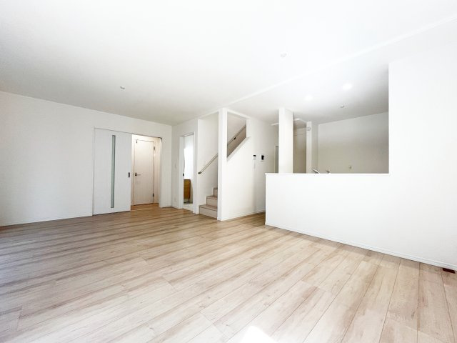 『八王子市新築戸建て』八王子市北野町547-11【仲介手数料無料】　６期の居間・リビング|～仲介手数料無料☆八王子ひなた不動産～　八王子市北野町　新築戸建て