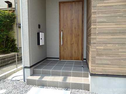 広島市安佐北区可部東１丁目　新築一戸建て(全4棟)の玄関