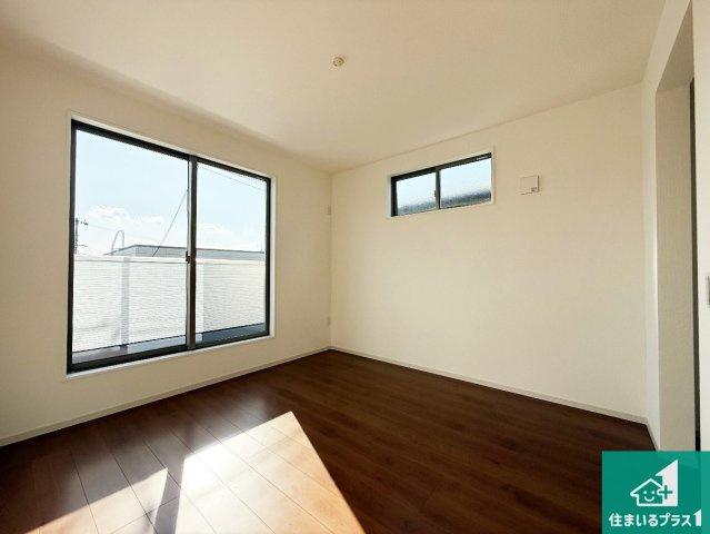 枚方市楠葉野田　第2期　新築一戸建ての前面道路含む現地写真|周辺は落ち着いた街並みの住宅地！子育てがしやすい住環境です！まだ未完成ですが、現地でしかわからない事もございます。是非一度ご覧ください。