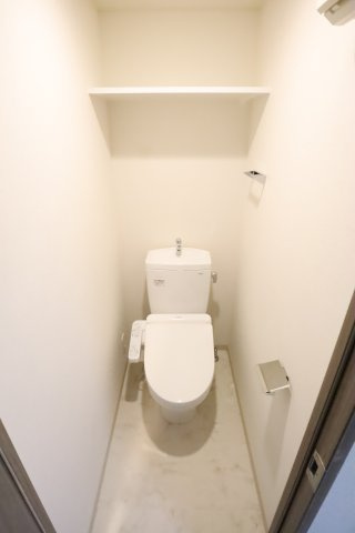 大阪市都島区高倉町１丁目の賃貸マンションのトイレ