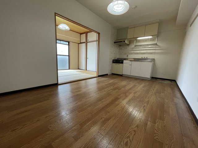 プラザ天王台の居間・リビング