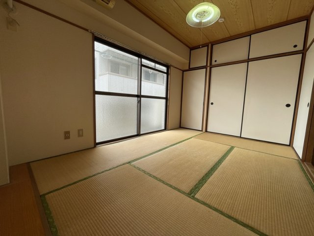 プラザ天王台の居間・リビング