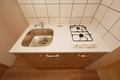 【キッチン】 | エスリード大阪デュアルゲート | コンパクトなキッチンで掃除もラクラク