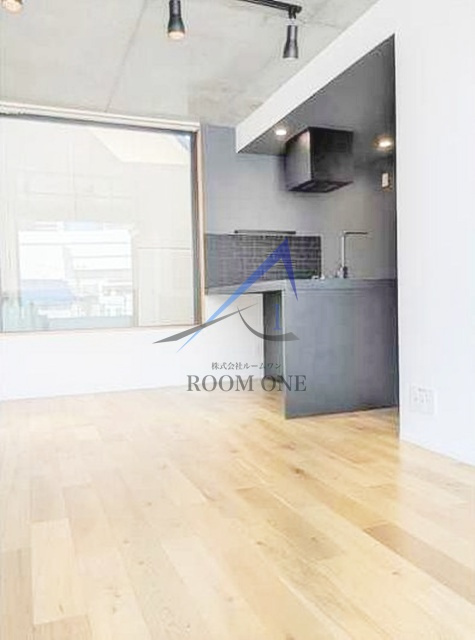 ｔｒｉａｓ３３３の居間・リビング|洋室のお部屋です。