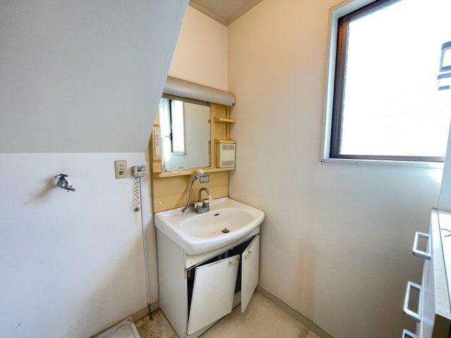 稲敷市沼田　中古戸建の独立洗面台