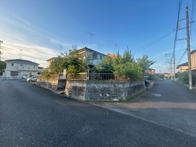 稲敷市沼田　中古戸建の前面道路含む現地写真