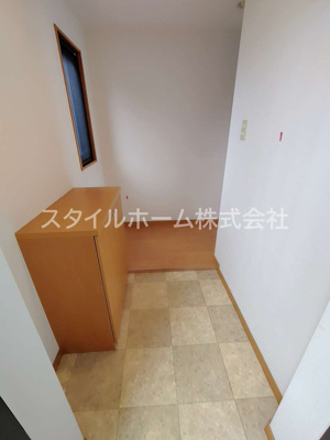 【玄関】 | 桜ヶ丘LUCK　HILL | 別部屋写真です。