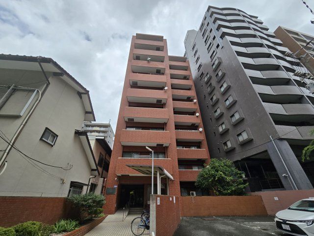 ライオンズマンション西公園の外観