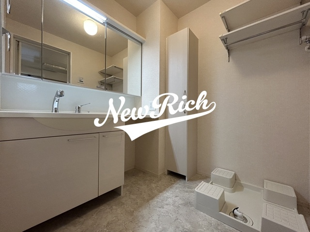 前橋市高井町１丁目のアパートの独立洗面台