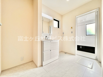 【脱衣所】 | 富士宮市万野原新田 2期 新築一戸建て 2号棟 | 脱衣場です