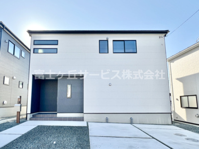 【外観】 | 富士宮市万野原新田 2期 新築一戸建て 2号棟 | おしゃれな外観です