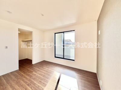 【寝室】 | 富士宮市万野原新田 2期 新築一戸建て 2号棟 | 7帖の寝室です