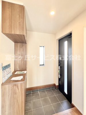 【玄関】 | 富士宮市万野原新田 2期 新築一戸建て 2号棟 | 玄関です