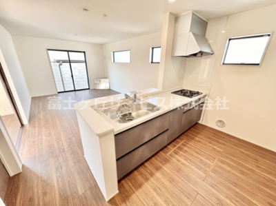 【キッチン】 | 富士宮市万野原新田 2期 新築一戸建て 2号棟 | きれいなキッチンです