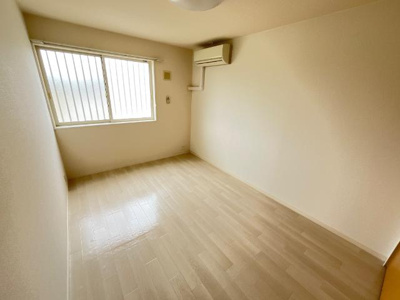 【内装】 | ディセントラ | 洋室