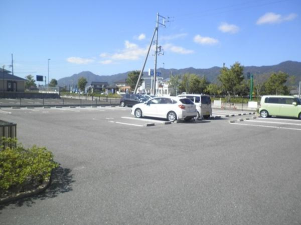 リビングタウン中野美保南　A棟の駐車場