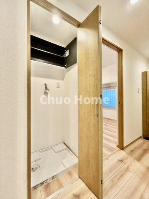 【ランドリースペース】 | 葛西パークサイドハイツ | 【ランドリースペース】担当者がスケールを持ち歩いておりますので、ご見学時には現在お使いの洗濯機などがきちんと収まるかなどもチェックして下さい。見学前に測っておくと非常に便利だと思います。